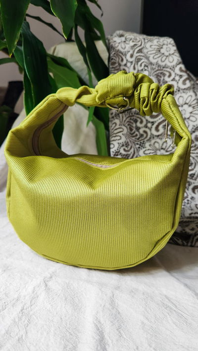 Bolso se mano/ hombro Pistacho Shine 