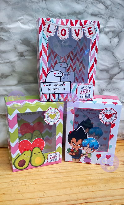 Cajas con visor enamorados Editable en PowerPoint 