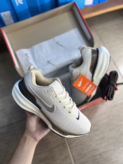 NIKE ZOOMX | Beige