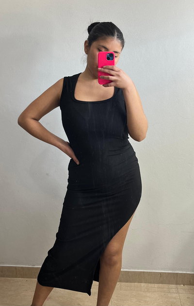 Vestido con abertura 