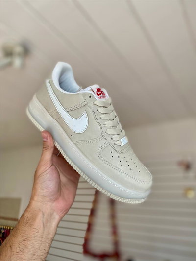 NIKE AIRFORCE OFF RED G5
