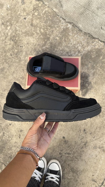 VANS HYLANE TRIPLE BLACK