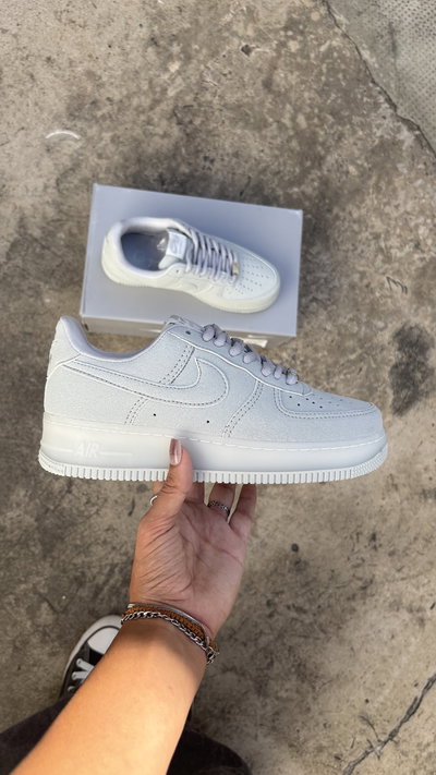 NIKE AIRFORCE GRIS CLARITO GAMUZA G5