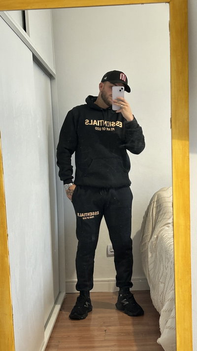 BUZO Y PANTALON CONJUNTO ESSENTIALS