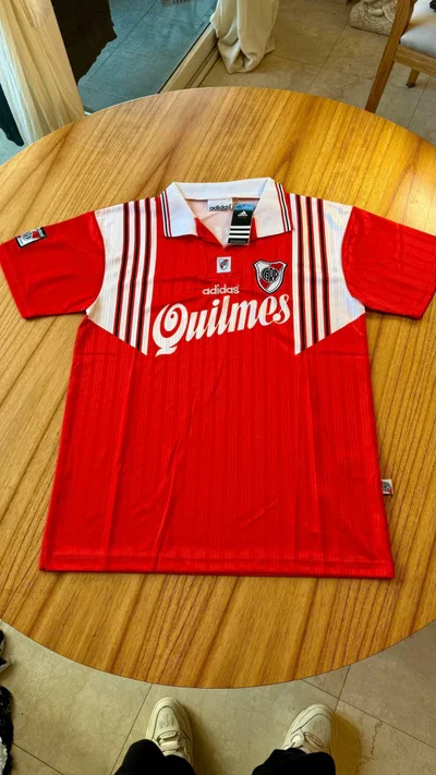 CAMISETA RIVER RETRO QUILMES ROJA VISITANTE 1996