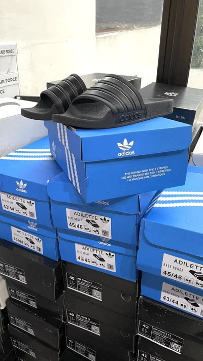 OJOTAS ADIDAS TODAS NEGRAS