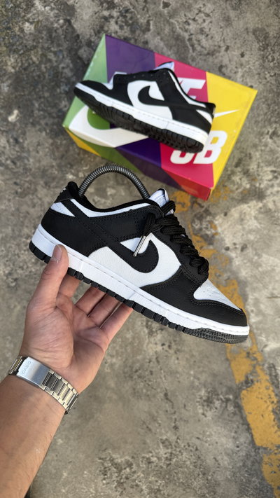 NIKE DUNK PANDA