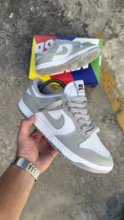 NIKE DUNK GRIS Y BLANCO