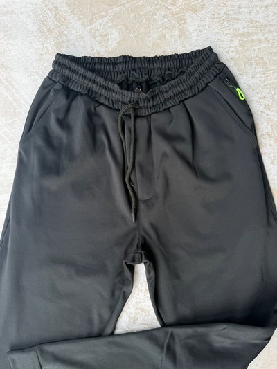 Pantalón Con Friza Doble Bolsillo 