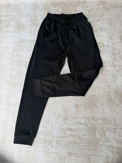 Pantalón Con Friza Doble Bolsillo 