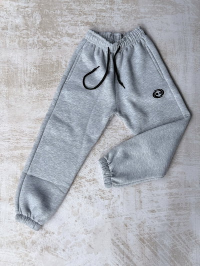 PANTALÓN JOGGING CON PUÑO FRIZA NIÑO