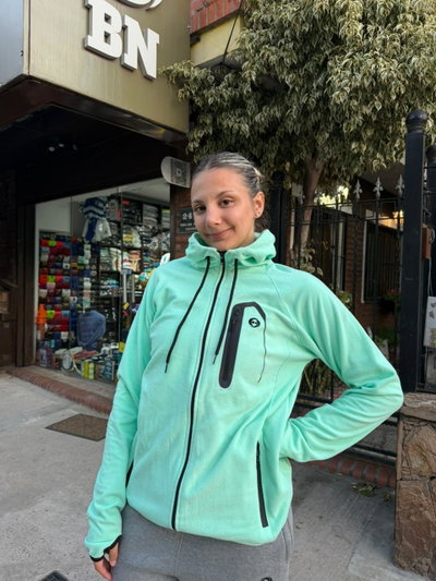 CAMPERA MICROPOLAR CON BOLSILLO ADULTO
