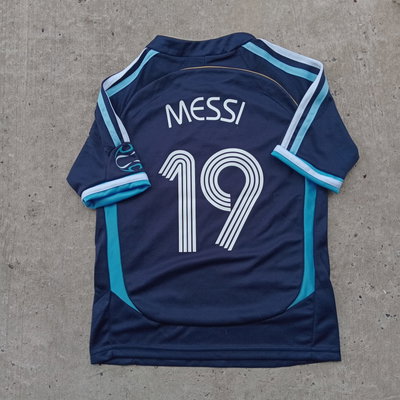 CAMISETA RETRO ALTERNATIVA 2006 MESSI 