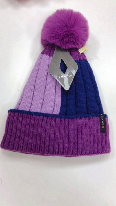 GORRO TEJIDO AMAYRA -- CON ABRIGO Y POMPÓM