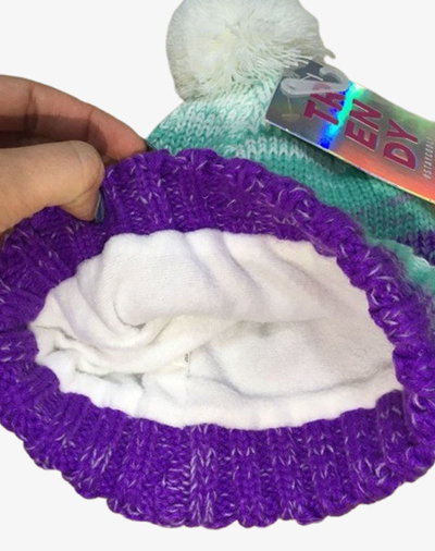GORRO CON POMPON COLORIDO