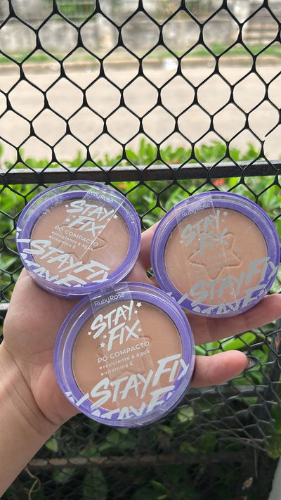 Polvo compacto Ruby Rose Stay fix