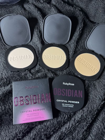 Polvo compacto Ruby Rose Obsidian 
