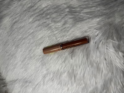 Labial matte nud