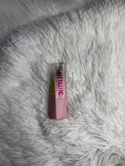 Labial en barra c/brillos