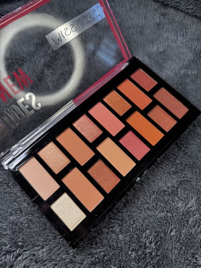 Miss Lara Sombra Eyeshadow
