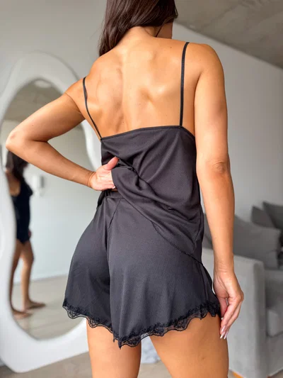 CORTO NEGRO - MUSCULOSA - 