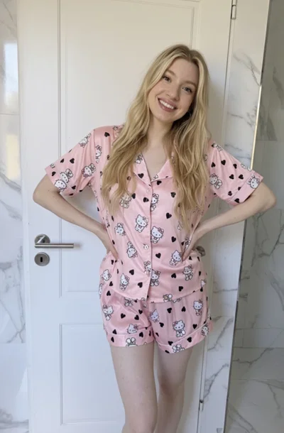 Camiseros cortos animado Kitty rosa