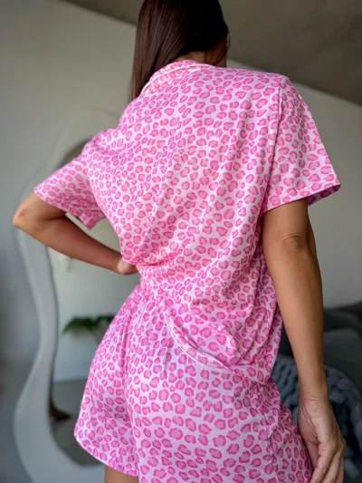 CAMISERO CORTO ANIMAL PRINT ROSA -SATEN-