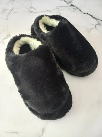 PANTUFLAS SEMICERRADAS NEGRO