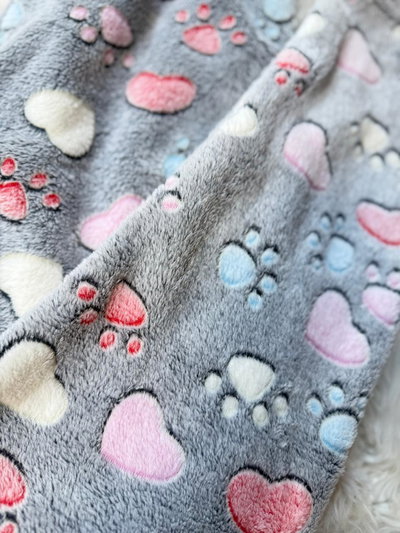 PANTALON POLAR SOFT LUMI CORAZONES Y HUELLITAS - GRIS -