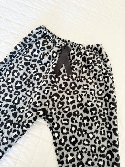 PANTALON POLAR SOFT ANIMAL PRINT GRIS