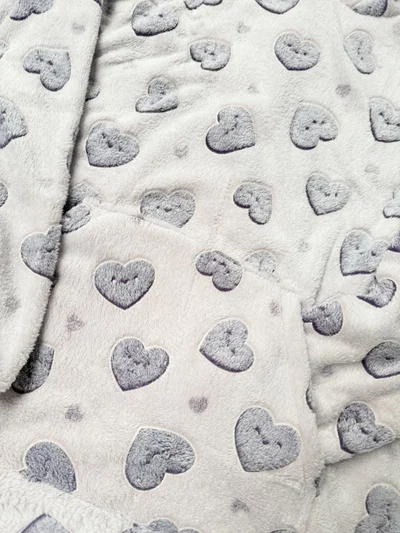 MAXI BUZO POLAR SOFT CORAZONES CARAS - GRIS- 