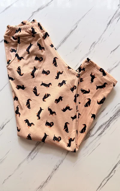 PANTALON PLUSH PERRO SALCHICHA