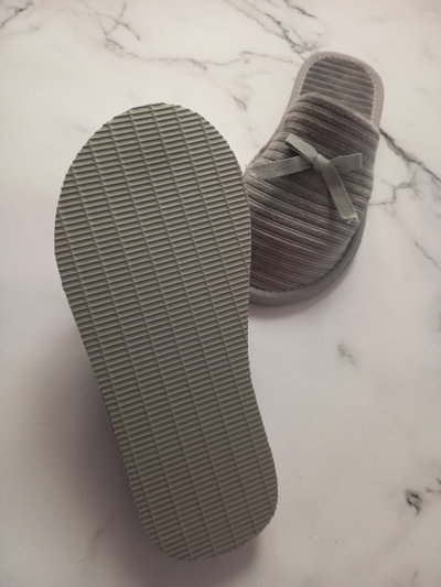 PANTUFLAS PLUSH GRIS 