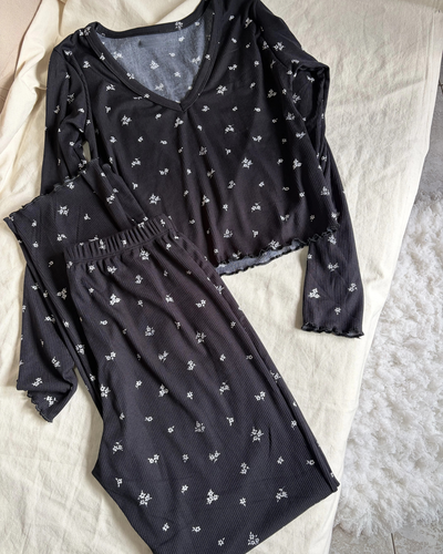 PIJAMA PILI - FLORCITAS NEGRO -