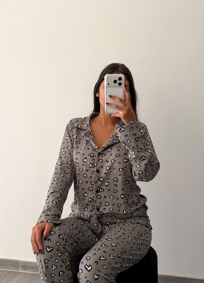 CAMISERO LARGO GRIS CORAZONES - MANGA LARGA -