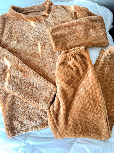 CONJUNTO POLAR SOFT TRENZADO CAMEL 