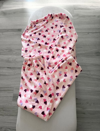 CONJUNTO POLAR SOFT - CORAZONES ROSA -