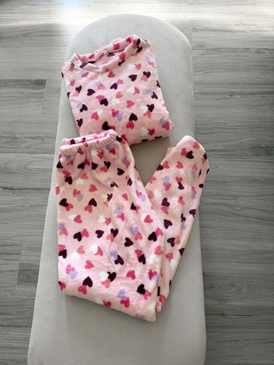 CONJUNTO POLAR SOFT - CORAZONES ROSA -