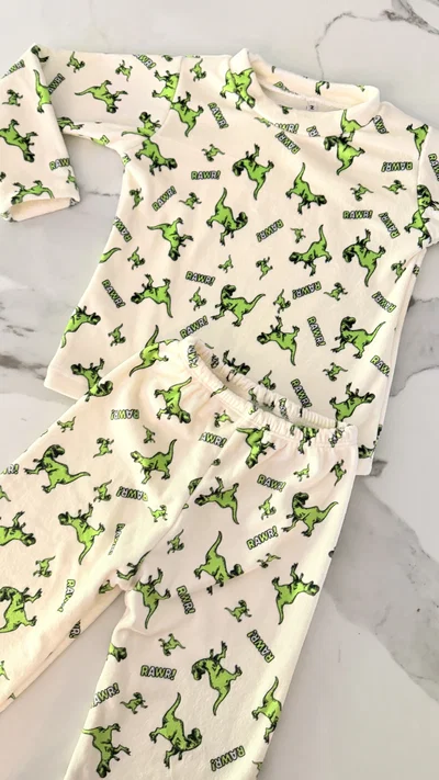 CONJUNTO PLUSH KIDS - DINO -