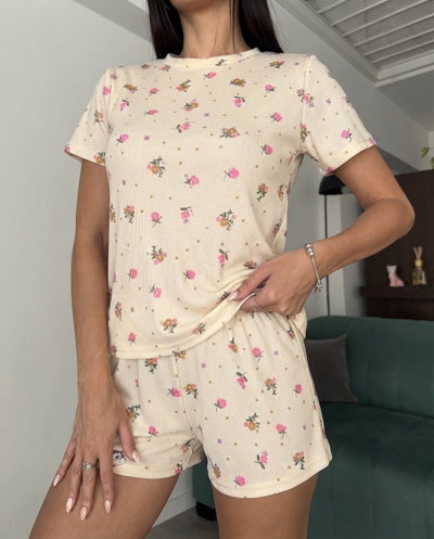 PIJAMA CORTO BEIGE FLORCITAS