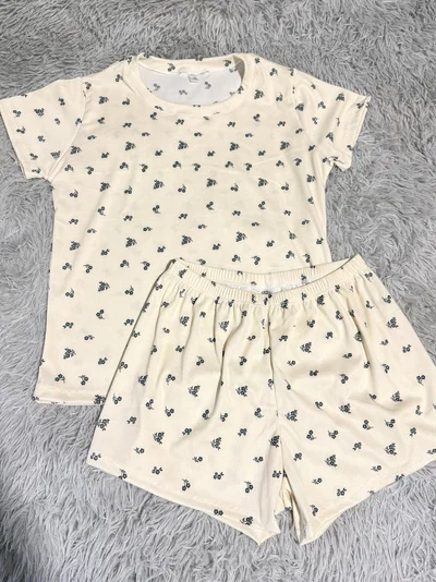 PIJAMA CORTO BEIGE FLORES