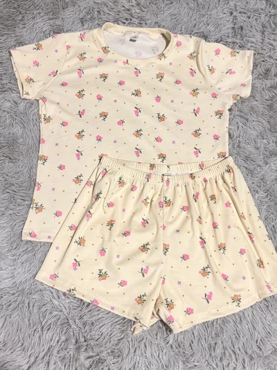 PIJAMA CORTO BEIGE FLORCITAS