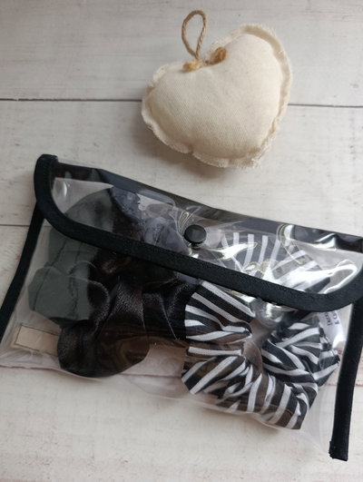 Estuche con scrunchies 