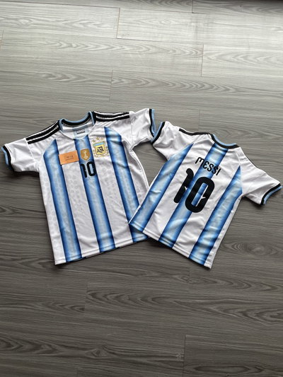 Camisetas argentina titular 2026 Messi y Alvarez niños