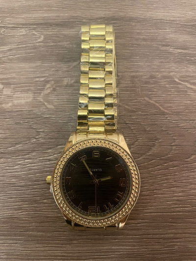 Relojes de acero dorados distintos modelos