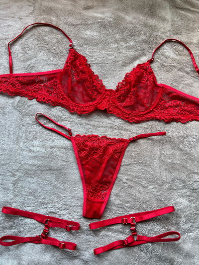 Conjunto de encaje rojo + ligas 