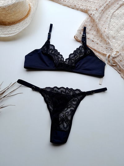 Conjunto de microfibra y encaje