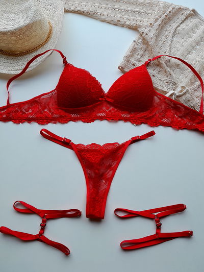 Conjunto de encaje con taza + ligas