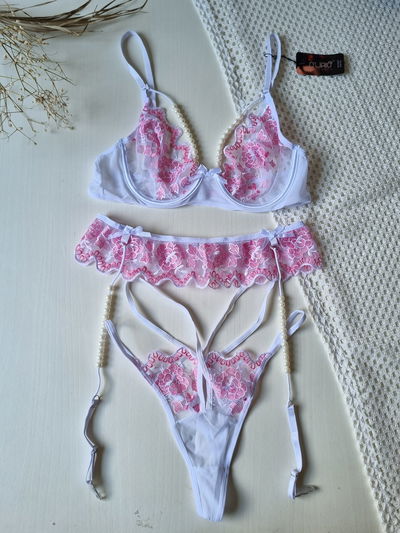 Set erótico con perlas