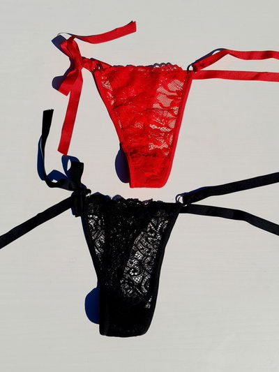 Tanga de encaje para atar